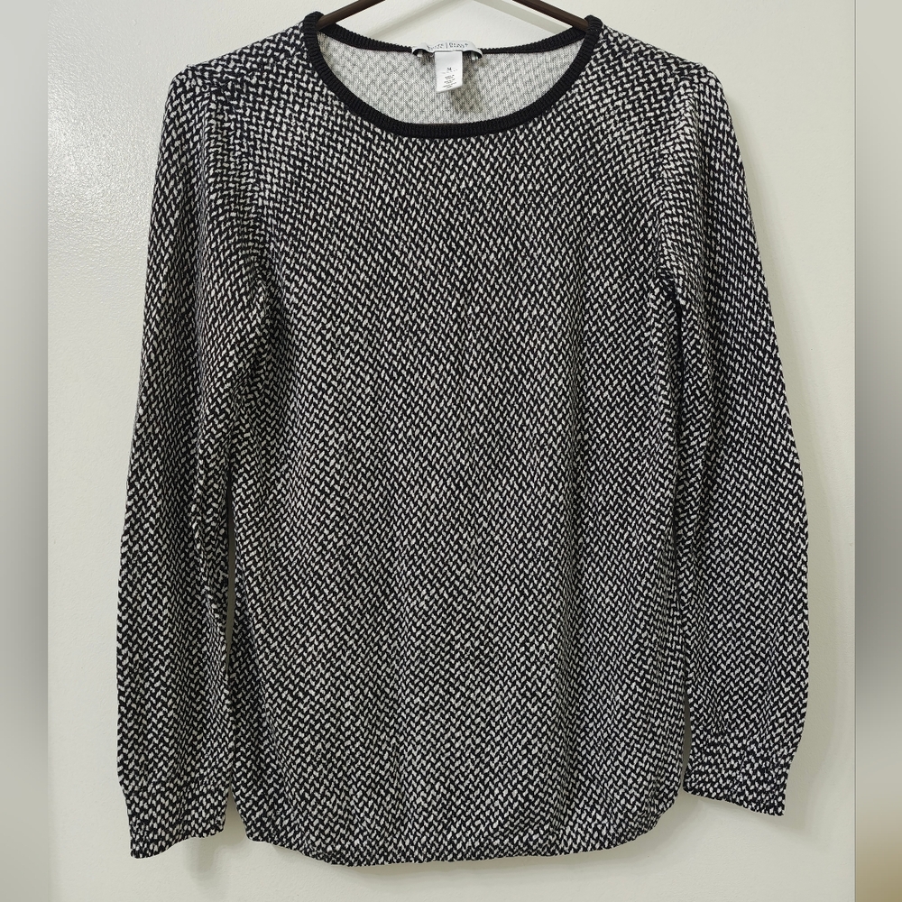 Women's Black and White Patterned Top